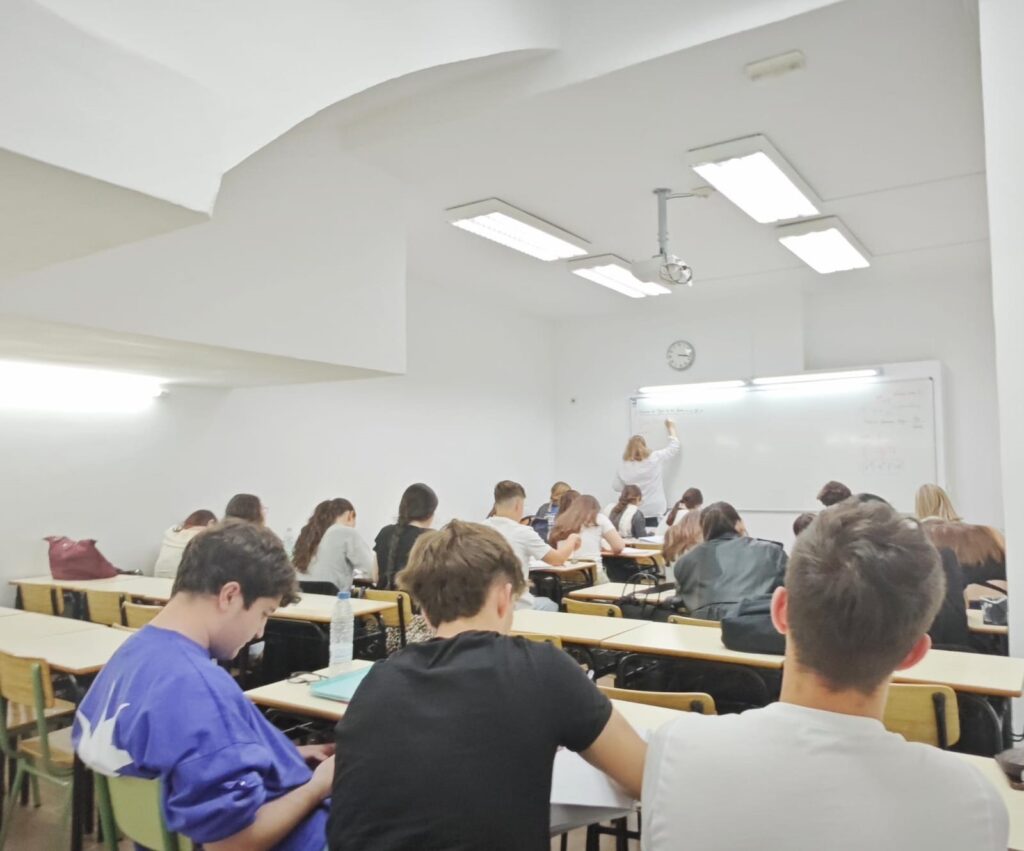 clases de matematicas financieras para alumnos de ade y ade derecho de la complutense