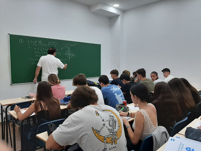 aprobar matematicas del grado en economía